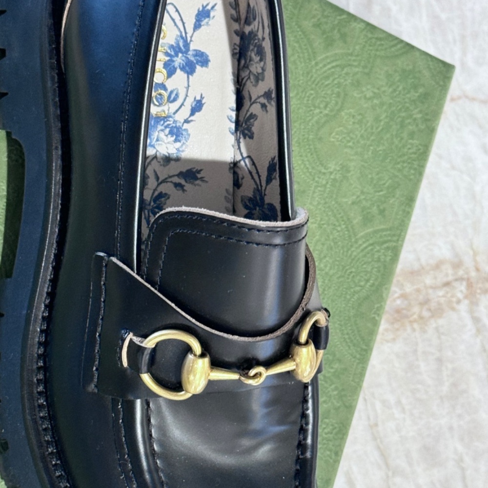 Women's Gucci Loafer - Picture 4 of 6